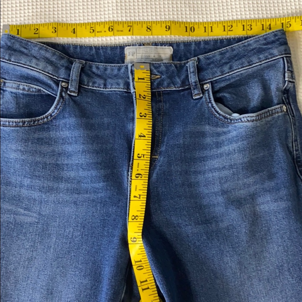 Free People Cropped High Rise Jeans - Picture 7 of 9